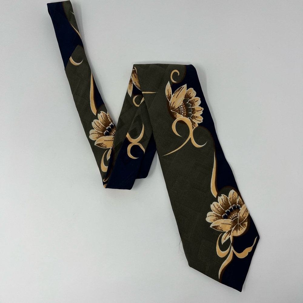 Bracers Floral Neck Tie, classic, flower, work, office, suit, business, retro